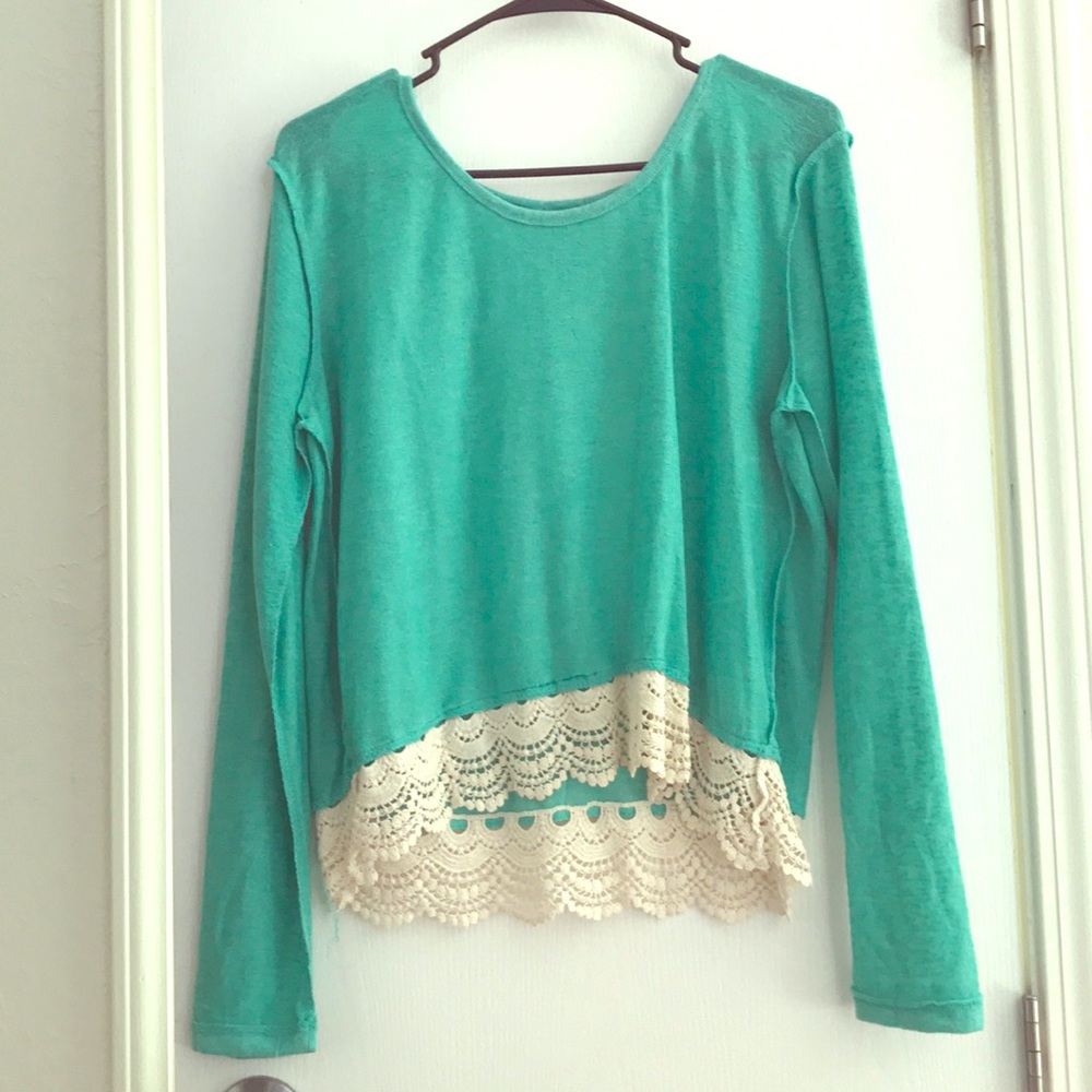 Long sleeve, crop top
